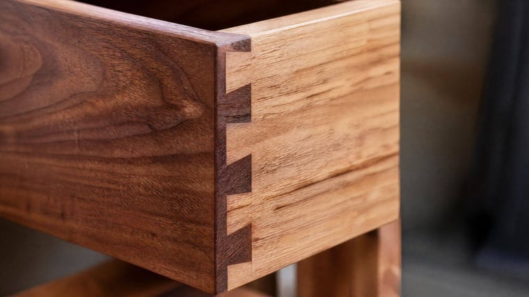 dovetail-drawer-corner